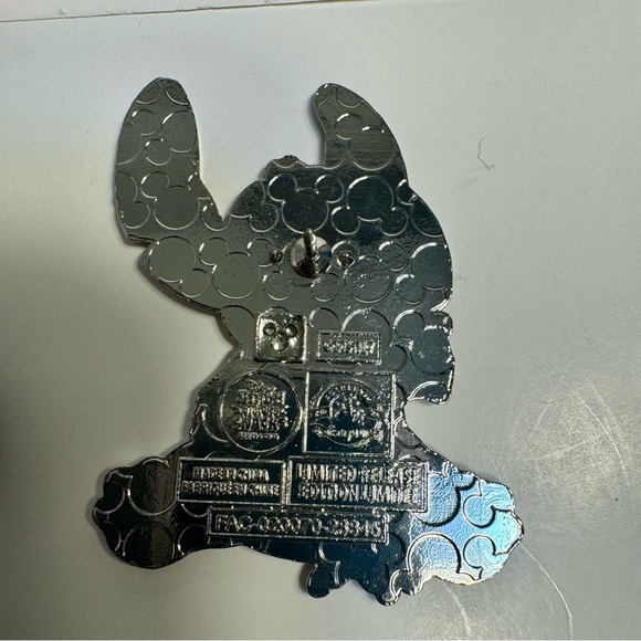 NWT. Disney pins. Stitch Attacks Snacks Limited Release Pin Set, Disney eats - Picture 9 of 11